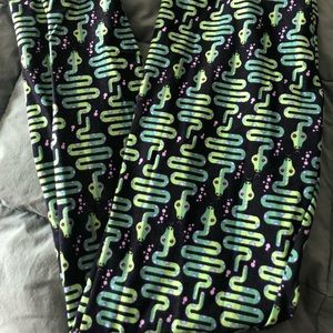 Lularoe snake One Size leggings